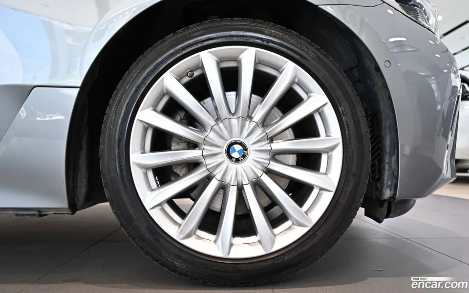 BMW 6 Series GT 620d 2023 — миниатюра 5