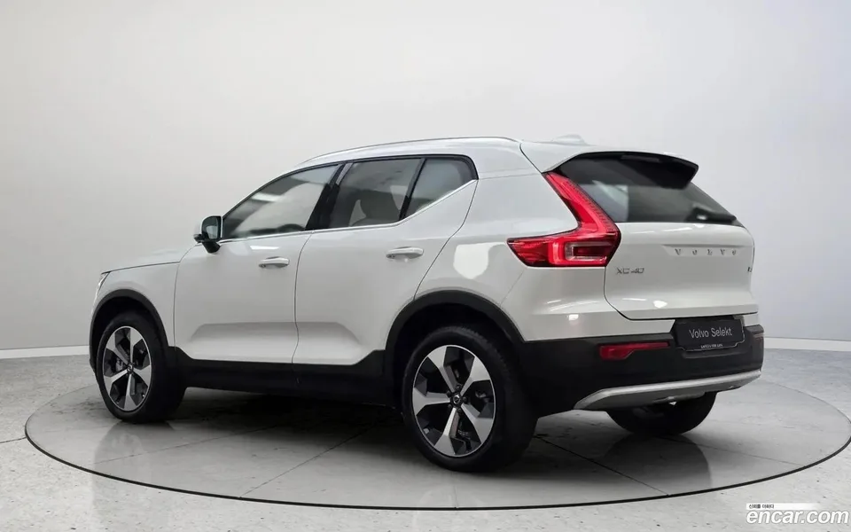 Volvo XC40 B4 2025 — миниатюра 2