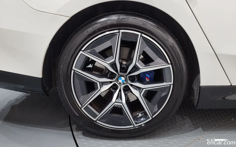 BMW 5 Series 520i M 2024 — миниатюра 5