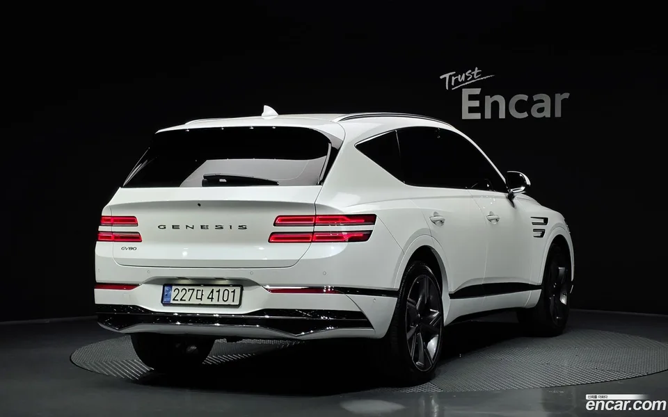 Genesis GV80 2.5T 2WD 2024 — миниатюра 2