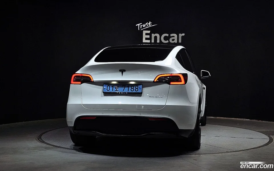 Tesla Model Y AWD 2022 — миниатюра 4