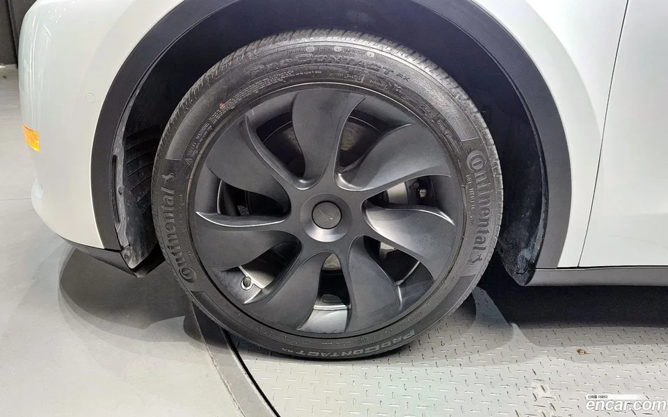 Tesla Model Y AWD 2022 — миниатюра 5