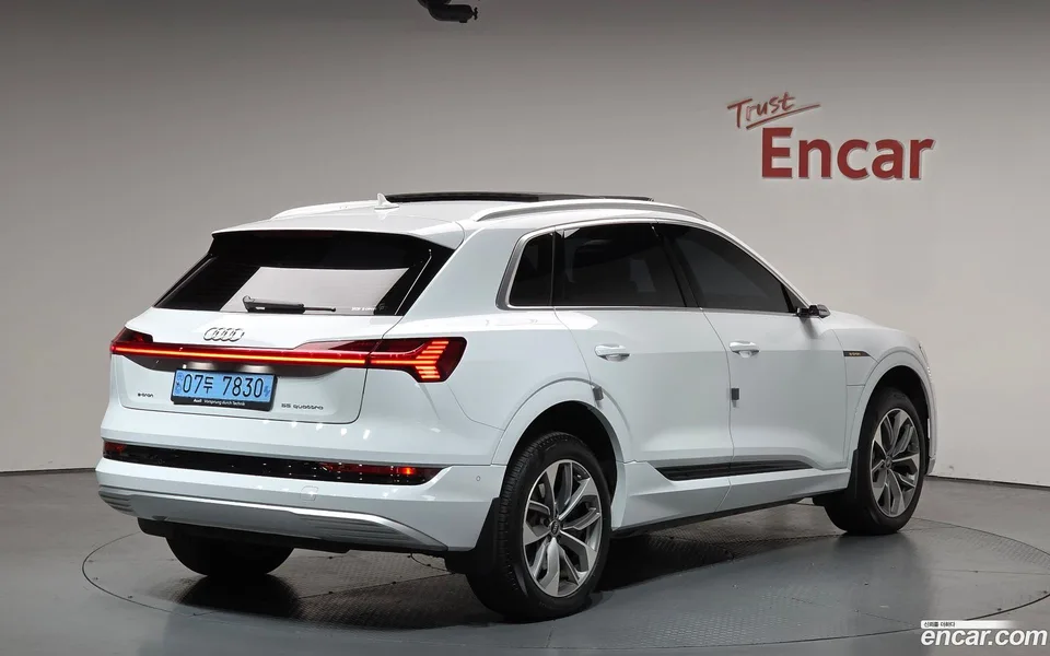 Audi e-tron 55 2022 — миниатюра 2