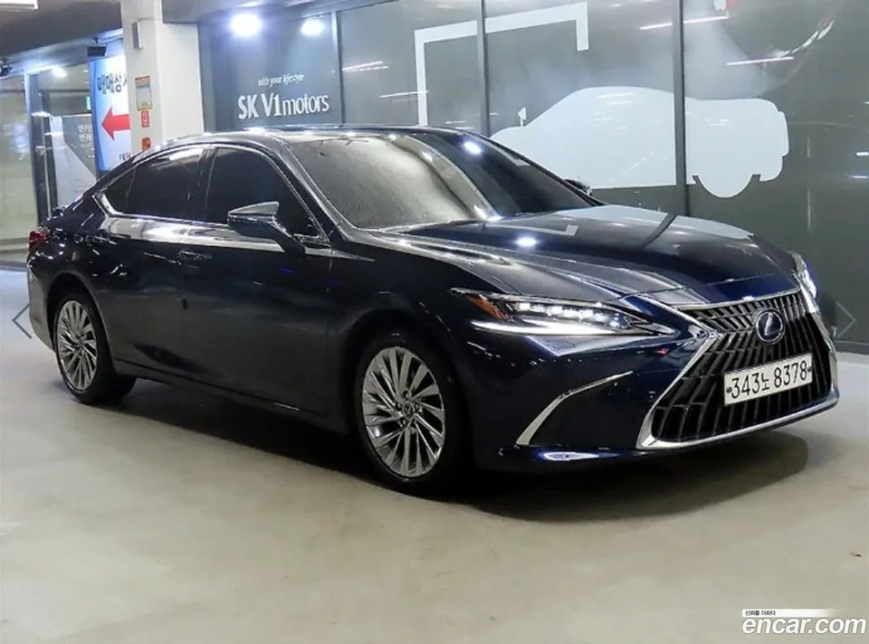 Lexus ES 300h 2022 — фото 1, купить с доставкой в Москву