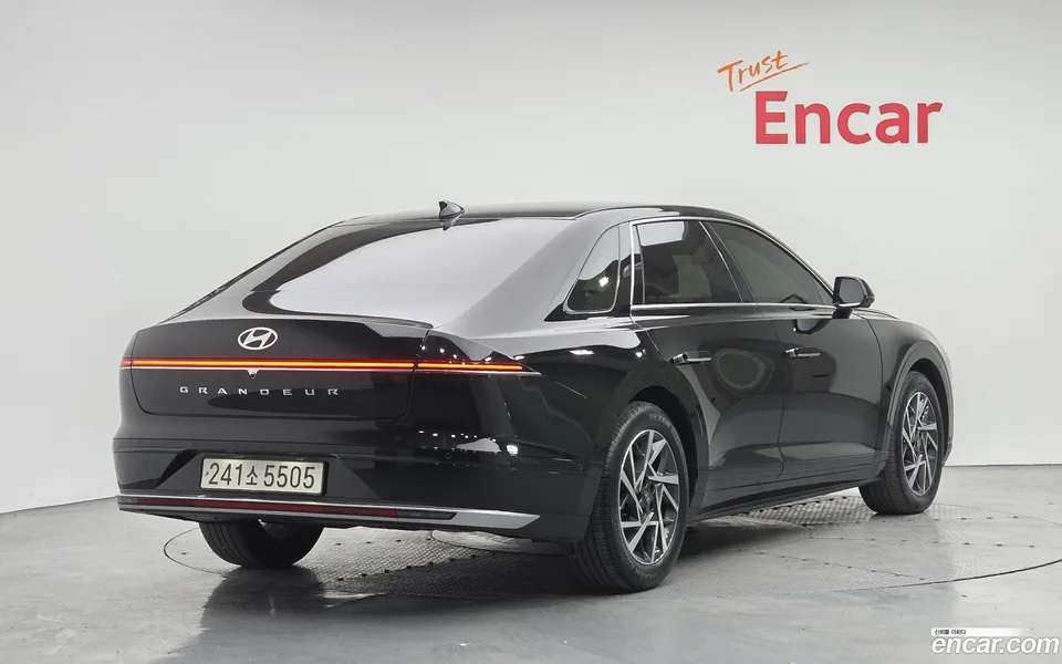 Hyundai Grandeur 2.5 2WD 2023 — миниатюра 2