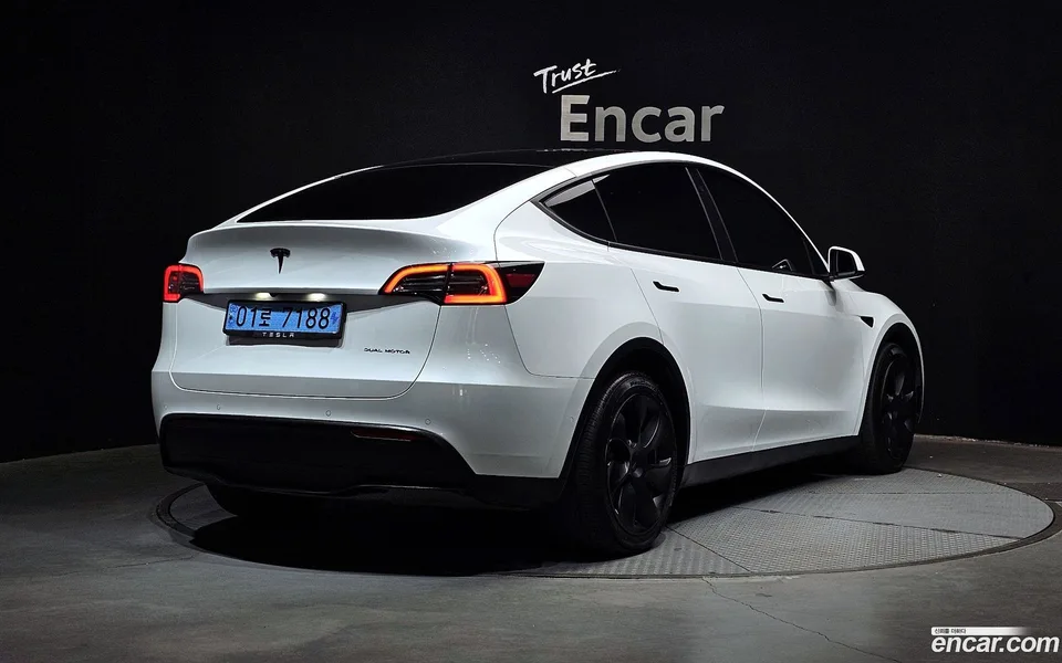 Tesla Model Y AWD 2022 — миниатюра 2