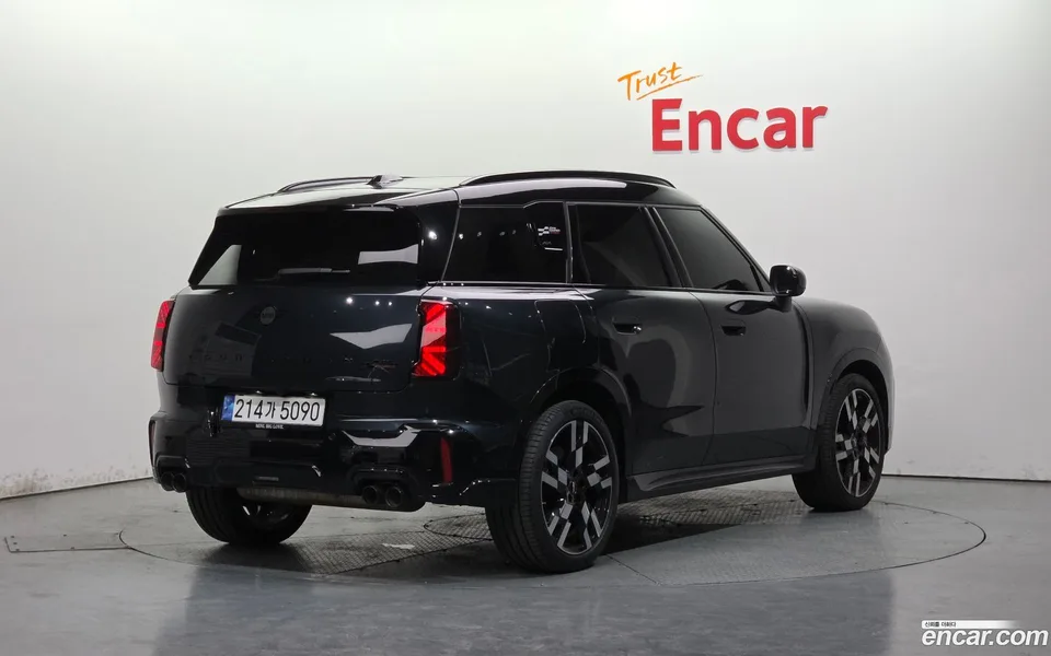 MINI Cooper S Countryman ALL4 JCW 2024 — миниатюра 2