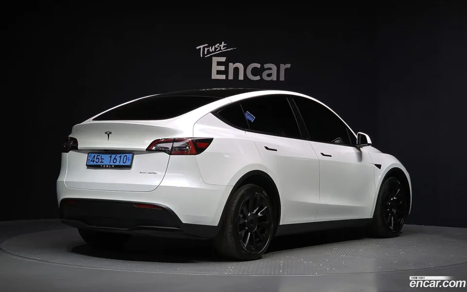 Tesla Model Y AWD 2022 — миниатюра 2