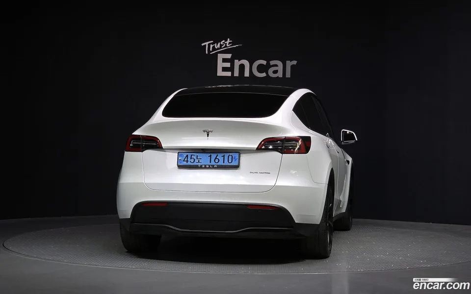Tesla Model Y AWD 2022 — миниатюра 4