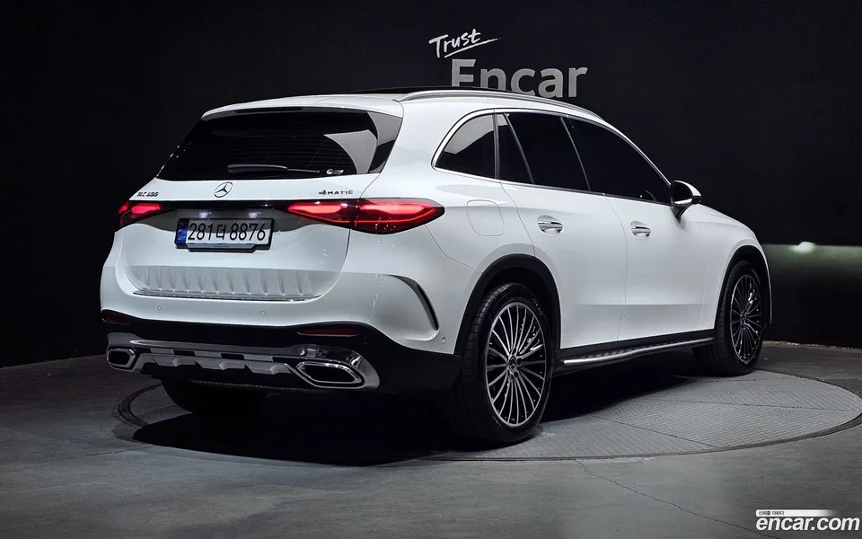 Mercedes-Benz GLC-Class GLC300 4MATIC AMG Line 2024 — миниатюра 2
