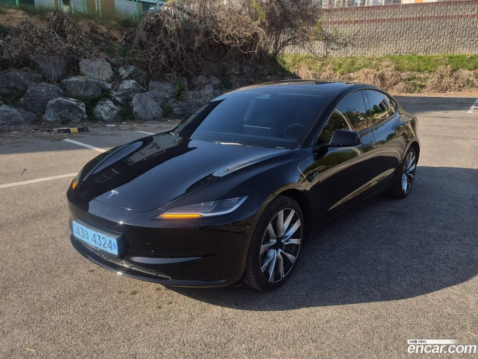 Tesla Model 3 RWD 2024 — фото 1, купить с доставкой в Москву