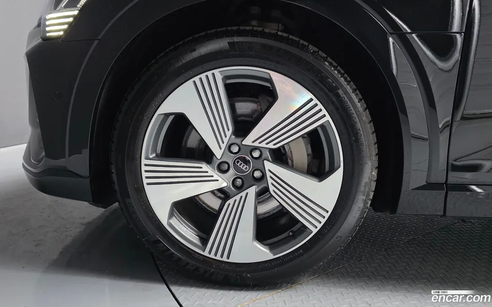 Audi e-tron 55 2022 — миниатюра 5