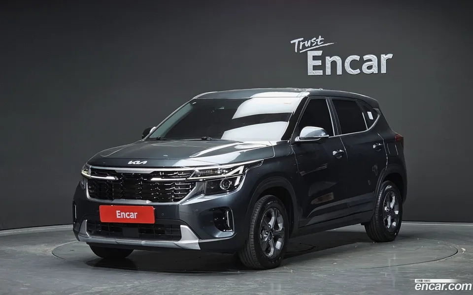 Kia Seltos 2.0 2WD 2023 — фото 1, купить с доставкой в Москву