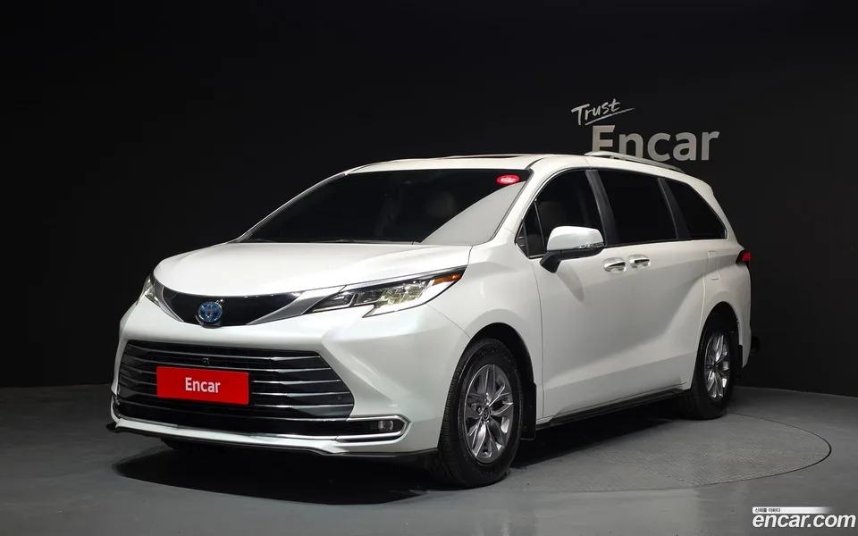 Toyota Sienna 2.5 AWD 2024 — фото 1, купить с доставкой в Москву