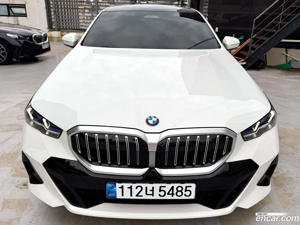 BMW 5 Series 530i xDrive M 2025 — фото 1, купить с доставкой в Москву