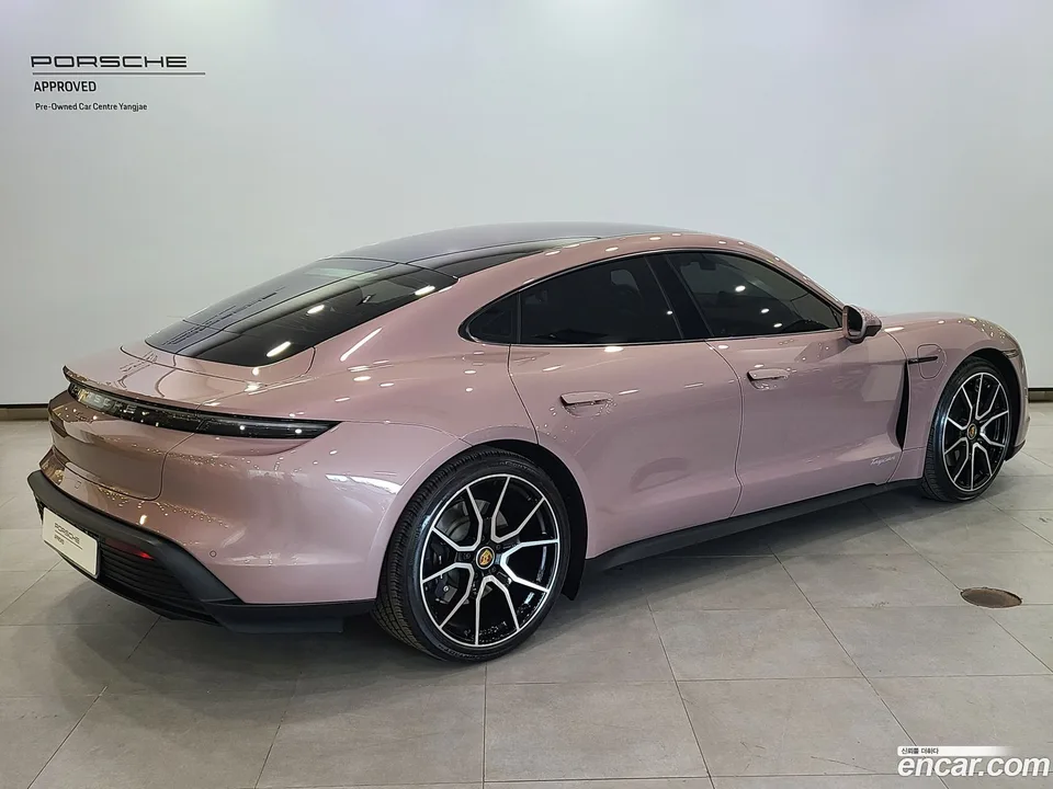 Porsche Taycan 2023 — миниатюра 2