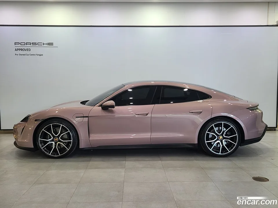 Porsche Taycan 2023 — миниатюра 5