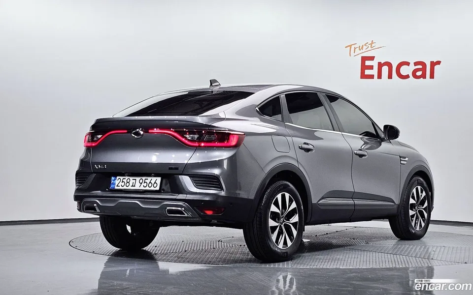 Renault Samsung XM3 (Arkana) 1.6 E-TECH RE 2023 — миниатюра 2