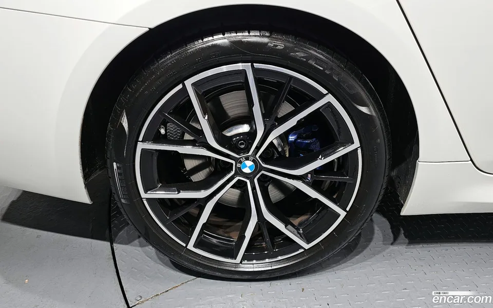 BMW 5 Series 530i xDrive M 2023 — миниатюра 5