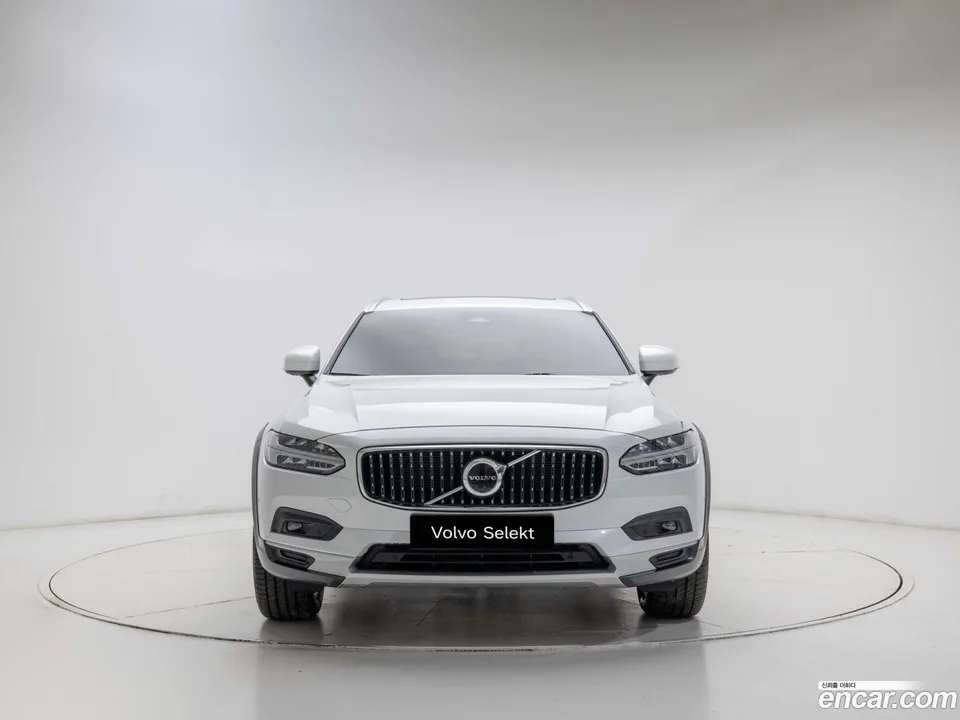 Volvo V90 Cross Country B5 AWD 2025 — миниатюра 2