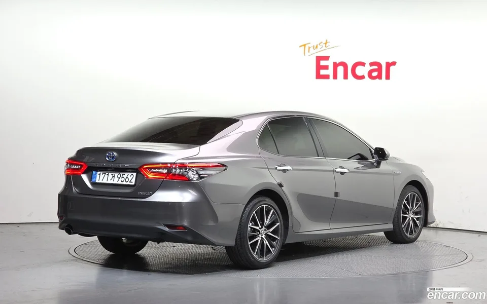 Toyota Camry 2.5 XLE 2023 — миниатюра 2