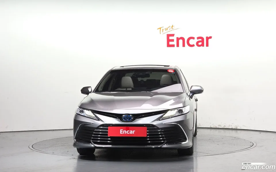 Toyota Camry 2.5 XLE 2023 — миниатюра 3