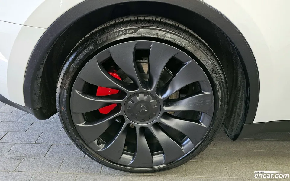Tesla Model Y AWD 2024 — миниатюра 5