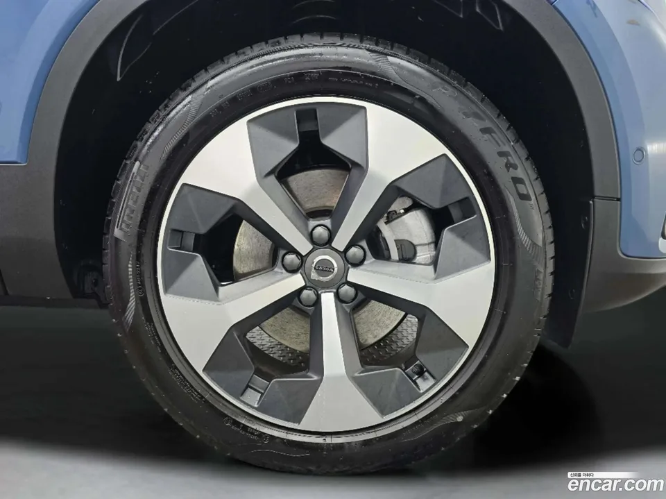 Volvo XC40 B4 2025 — миниатюра 5