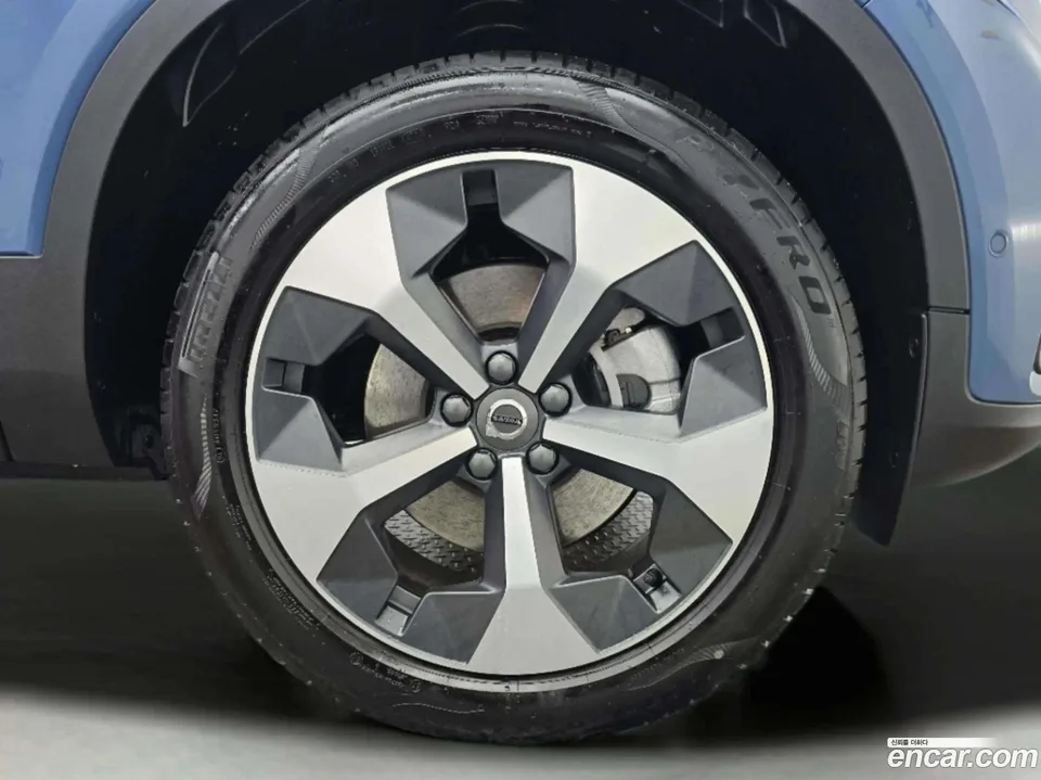 Volvo XC40 B4 2025 — миниатюра 5