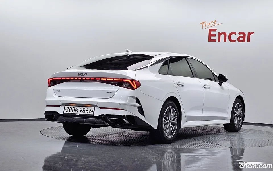Kia K5 Hybrid 2023 — миниатюра 2