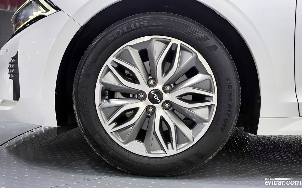 Kia K5 Hybrid 2023 — миниатюра 5