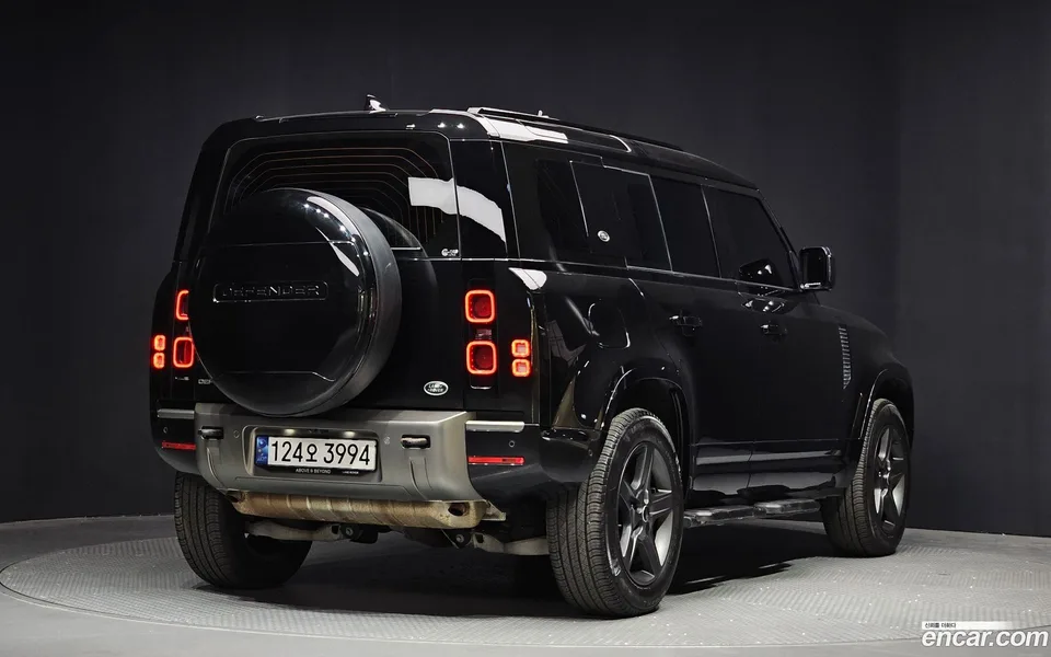Land Rover Defender 110 P300 X- SE 2022 — миниатюра 2