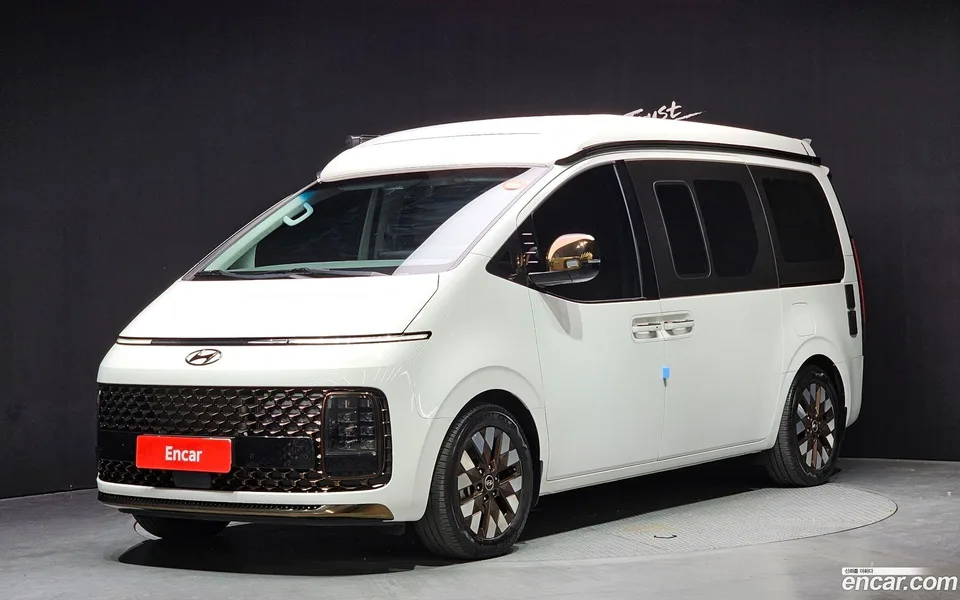 Hyundai Staria 2WD 2024 — фото 1, купить с доставкой в Москву