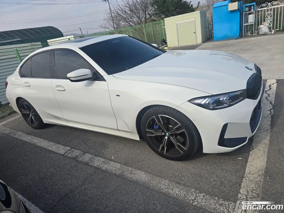 BMW 3 Series 320i M 2023 — миниатюра 2