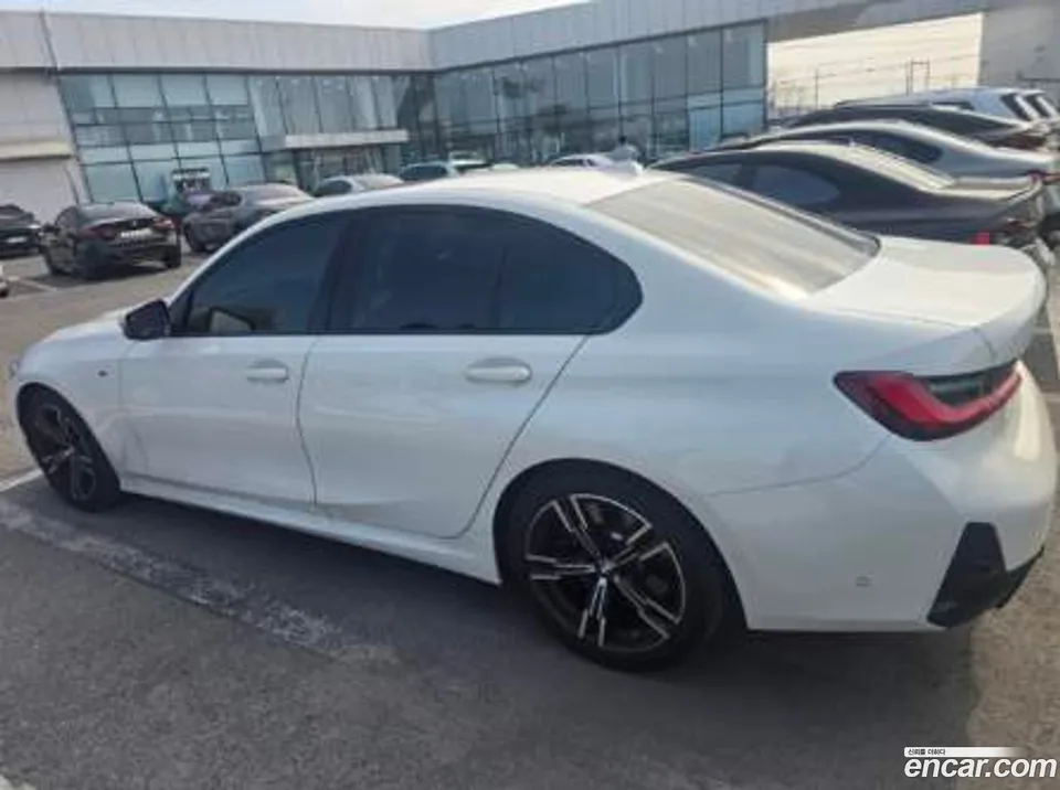 BMW 3 Series 320i M 2023 — миниатюра 5