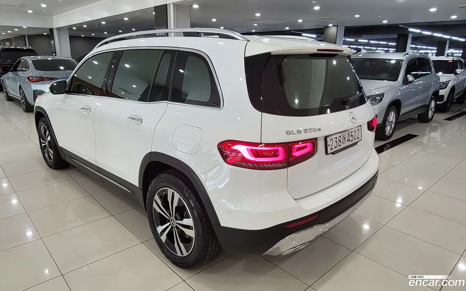Mercedes-Benz GLB-Class GLB200 d 2022 — миниатюра 2