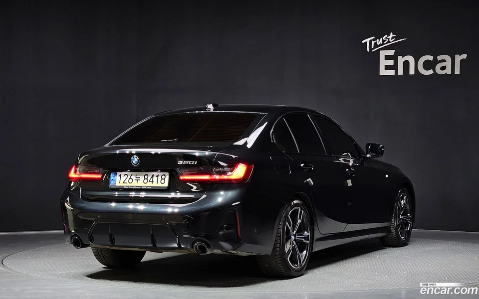 BMW 3 Series 320i M 2023 — миниатюра 2
