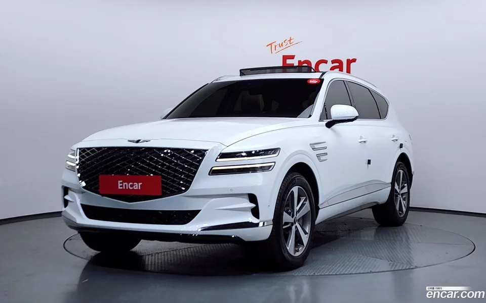 Genesis GV80 2.5T 2WD 2023 — фото 1, купить с доставкой в Москву