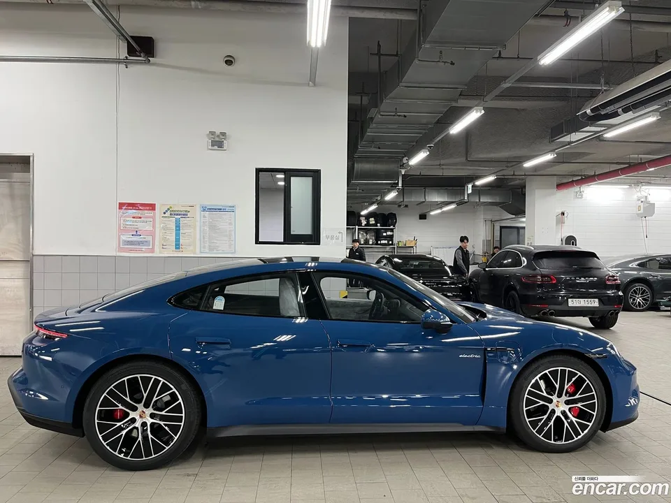 Porsche Taycan 4S 2025 — миниатюра 5