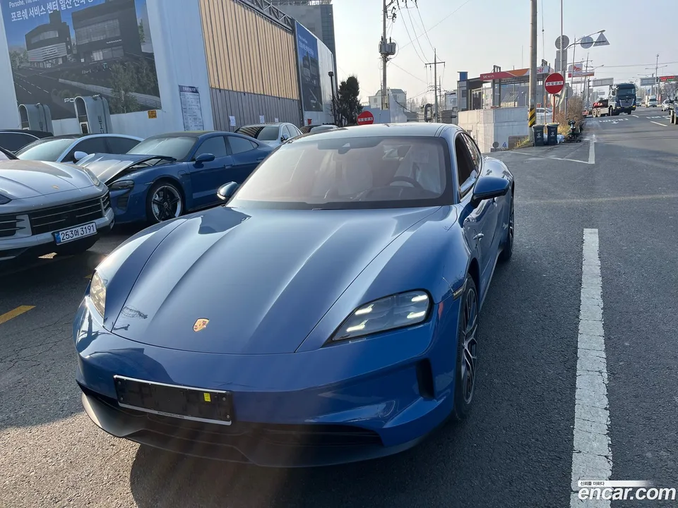 Porsche Taycan 4S 2025 — фото 1, купить с доставкой в Москву