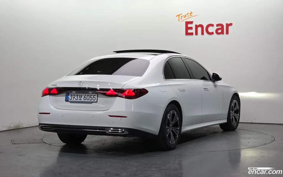 Mercedes-Benz E-Class E200 2025 — миниатюра 2