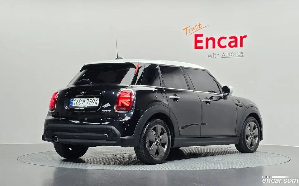 MINI Cooper 5 2023 — миниатюра 2