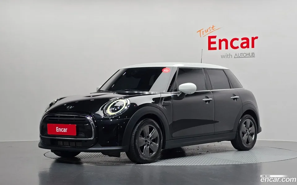 MINI Cooper 5 2023 — фото 1, купить с доставкой в Москву