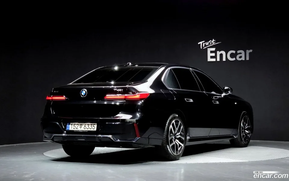 BMW 7 Series 740i xDrive M 2023 — миниатюра 2