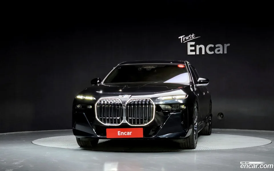 BMW 7 Series 740i xDrive M 2023 — миниатюра 3