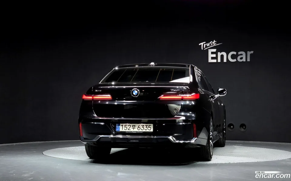 BMW 7 Series 740i xDrive M 2023 — миниатюра 4