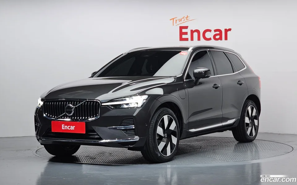 Volvo XC60 T8 2024 — фото 1, купить с доставкой в Москву