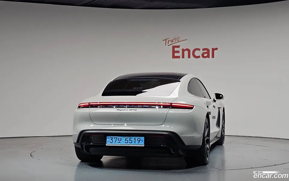 Porsche Taycan GTS 2023 — миниатюра 4