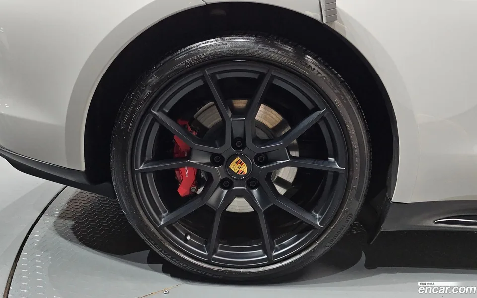 Porsche Taycan GTS 2023 — миниатюра 5