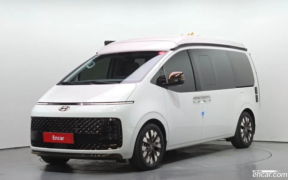 Hyundai Staria 2WD 2024 — фото 1, купить с доставкой в Москву